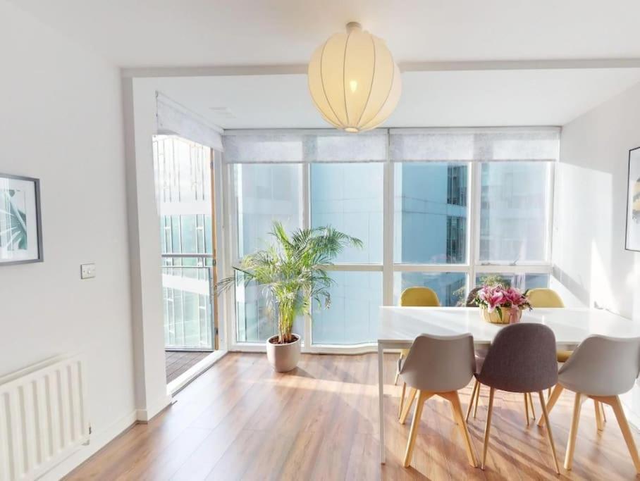 Centrally Located, Comfy 2-Bed 2-Bath Apt Dublin Exterior foto