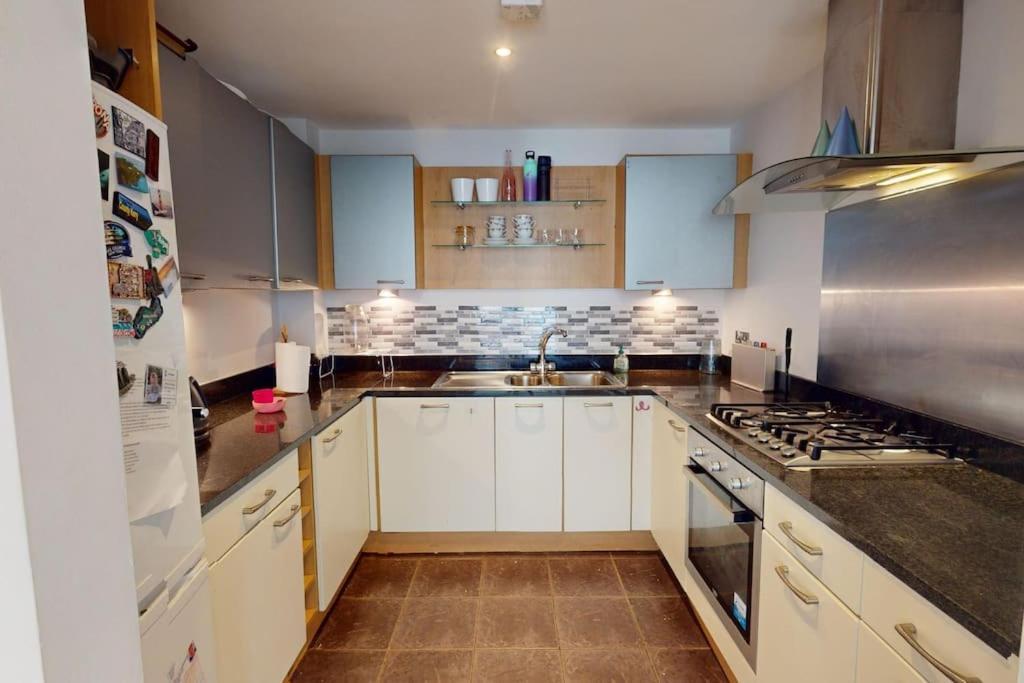 Centrally Located, Comfy 2-Bed 2-Bath Apt Dublin Exterior foto